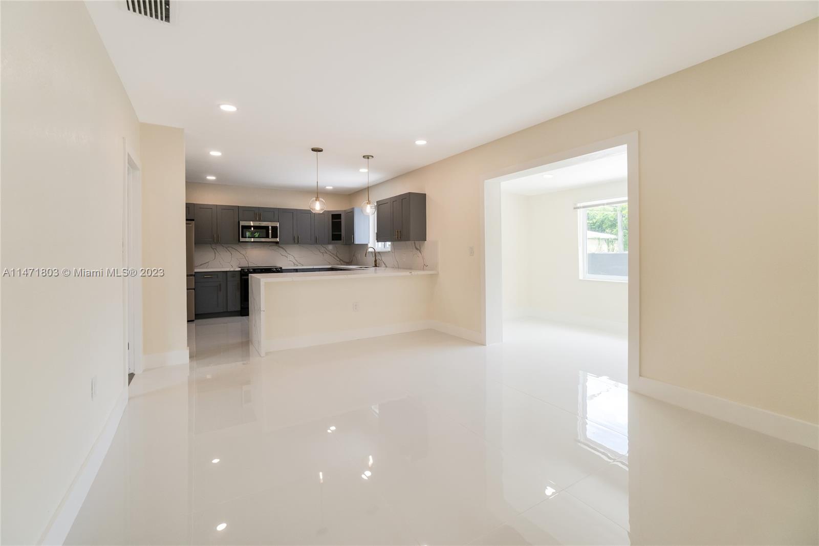 CRESTWOOD - Residential