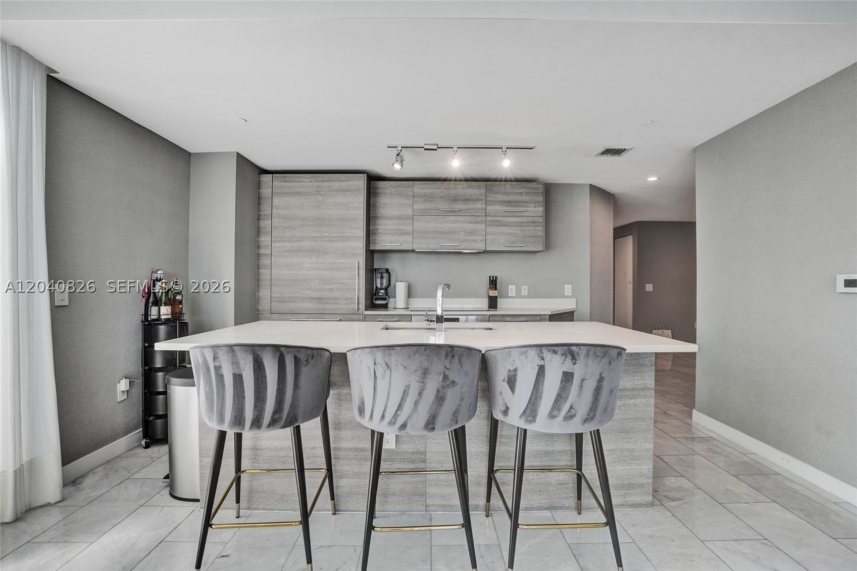 PARAISO BAY CONDO - Residential