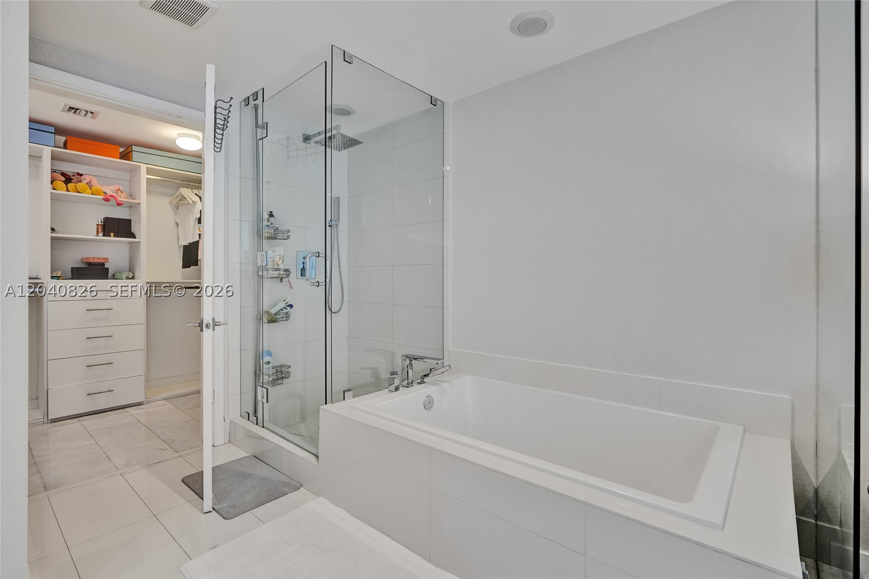 PARAISO BAY CONDO - Residential