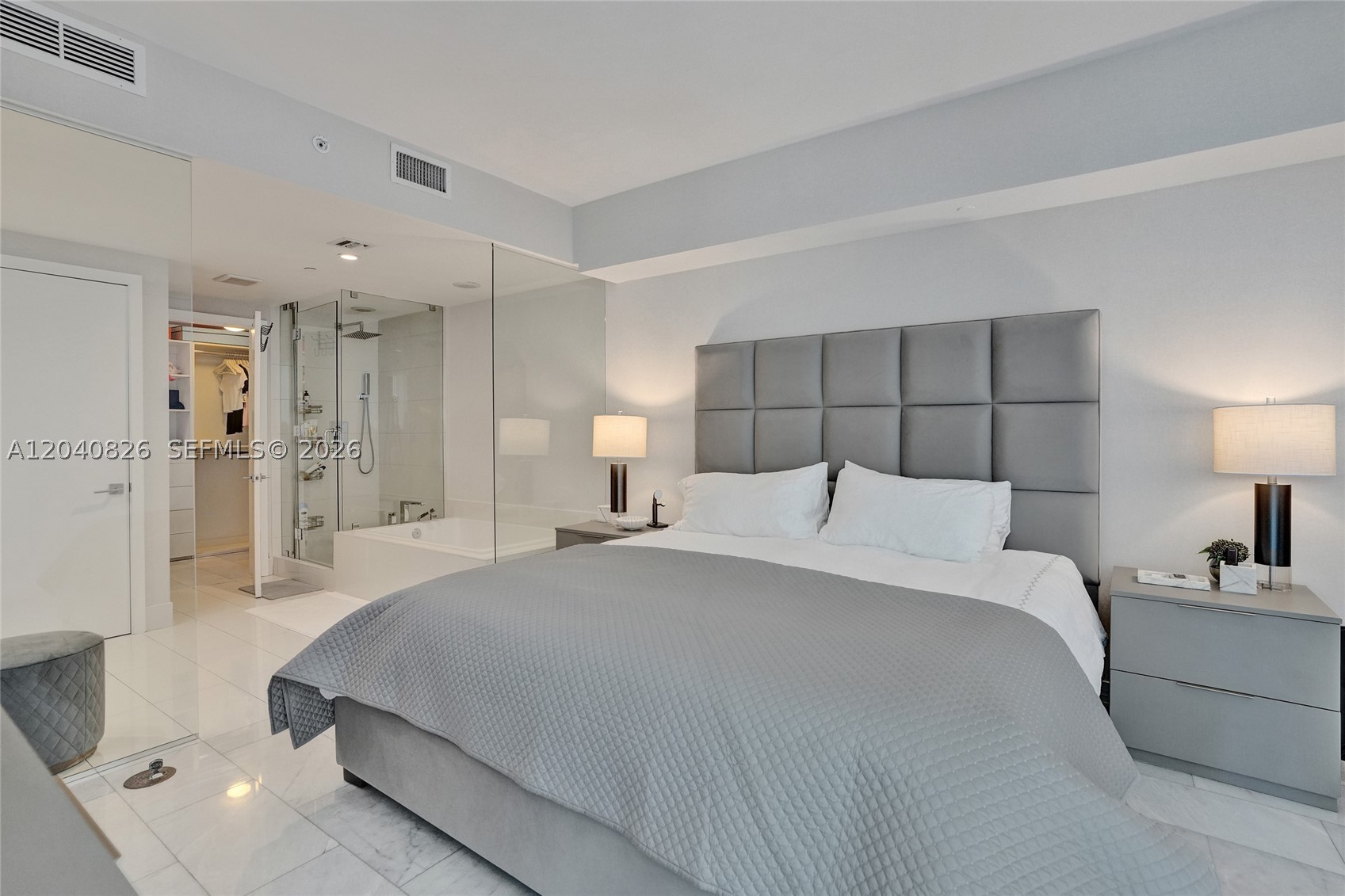 PARAISO BAY CONDO - Residential