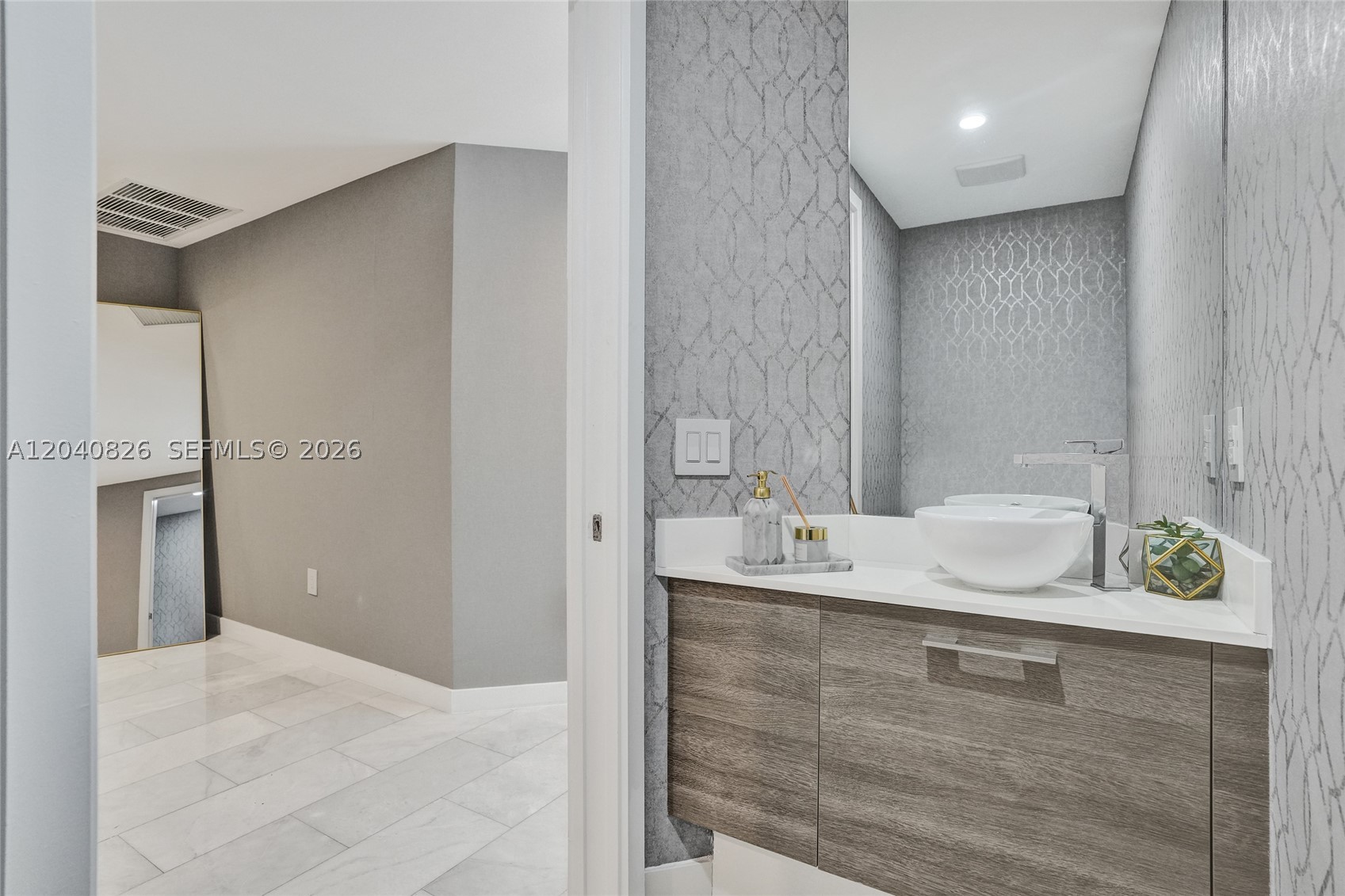 PARAISO BAY CONDO - Residential