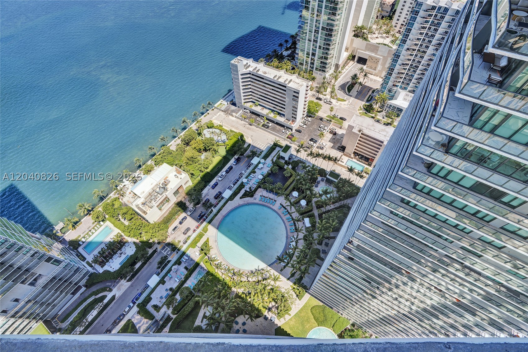 PARAISO BAY CONDO - Residential
