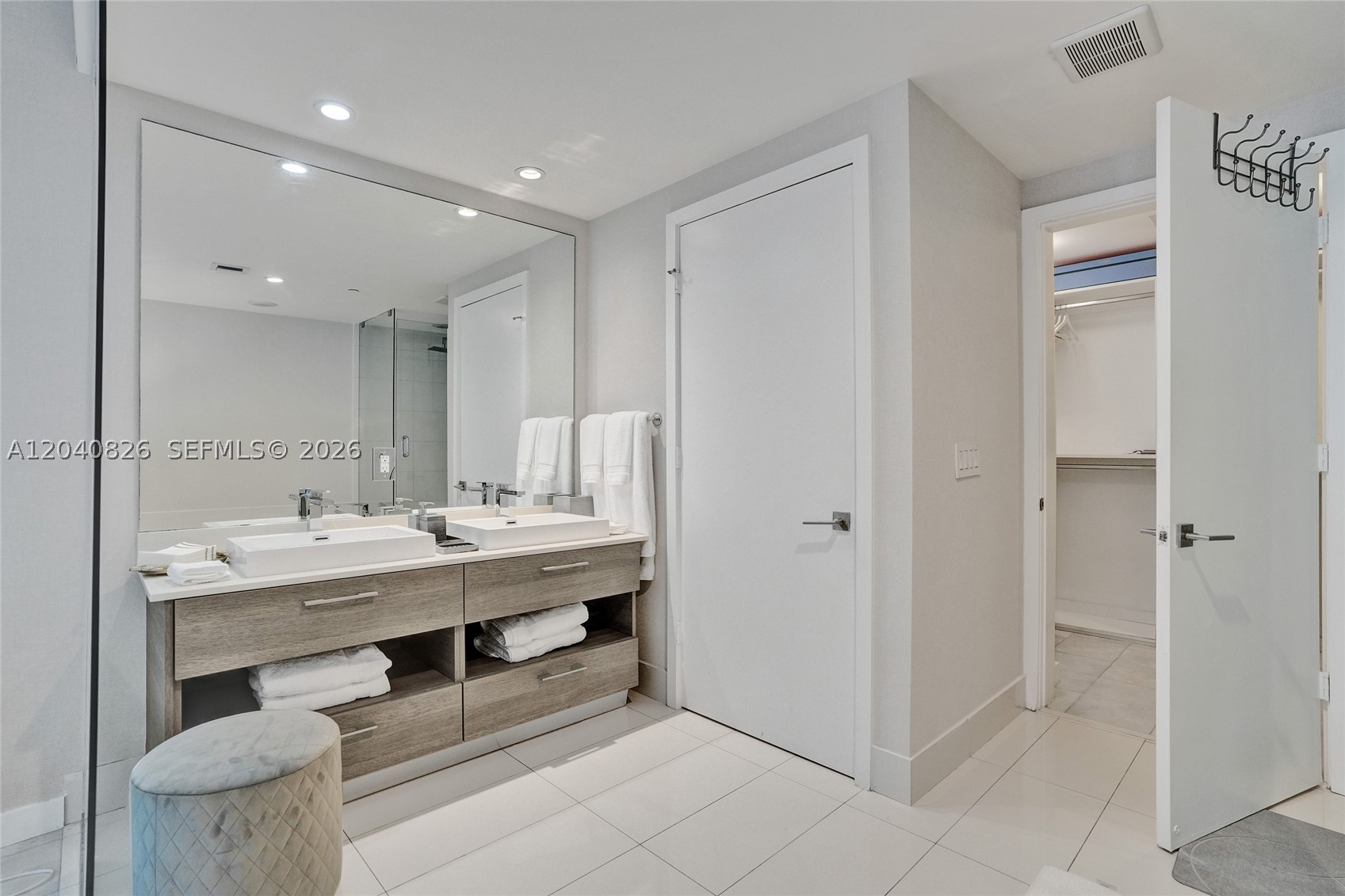 PARAISO BAY CONDO - Residential