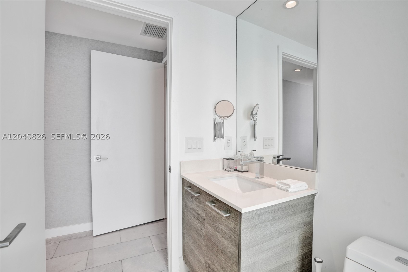 PARAISO BAY CONDO - Residential