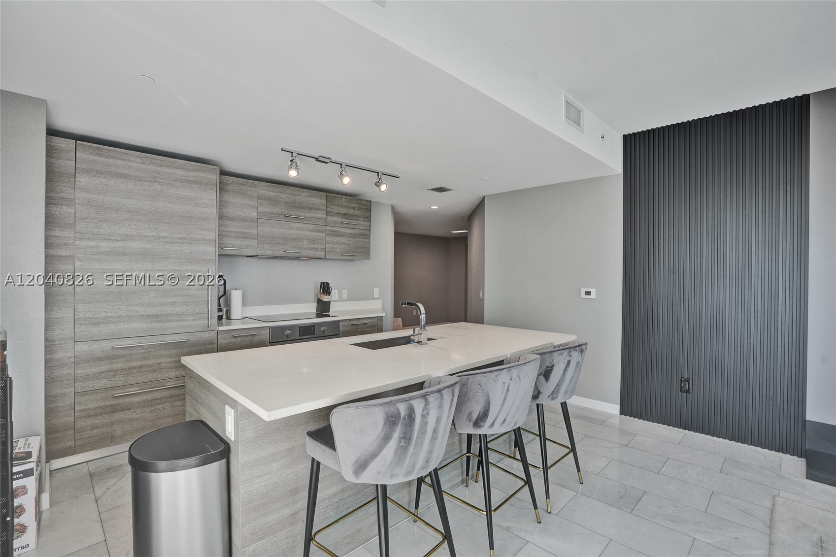 PARAISO BAY CONDO - Residential