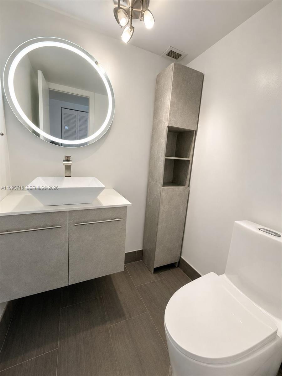 COMMODORE PLAZA CONDO - Residential