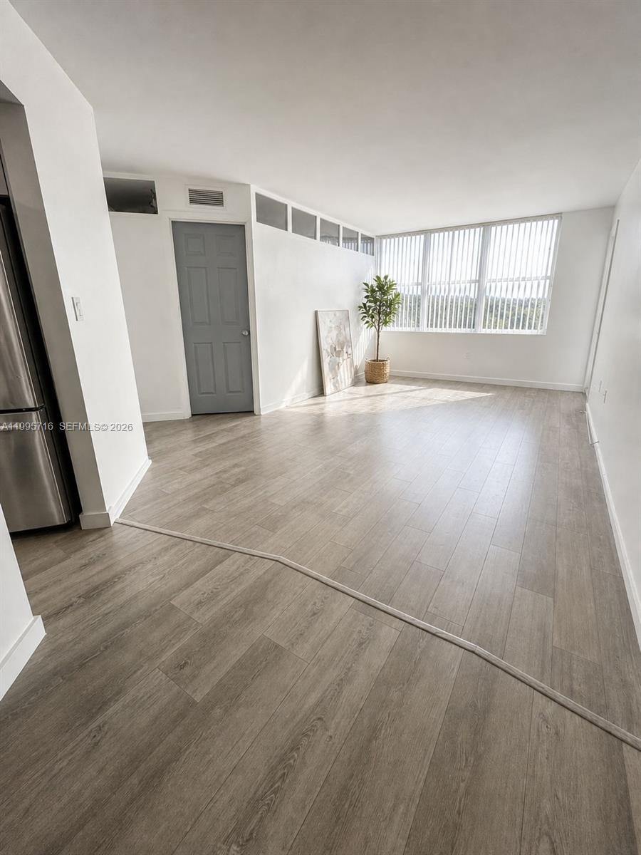 COMMODORE PLAZA CONDO - Residential