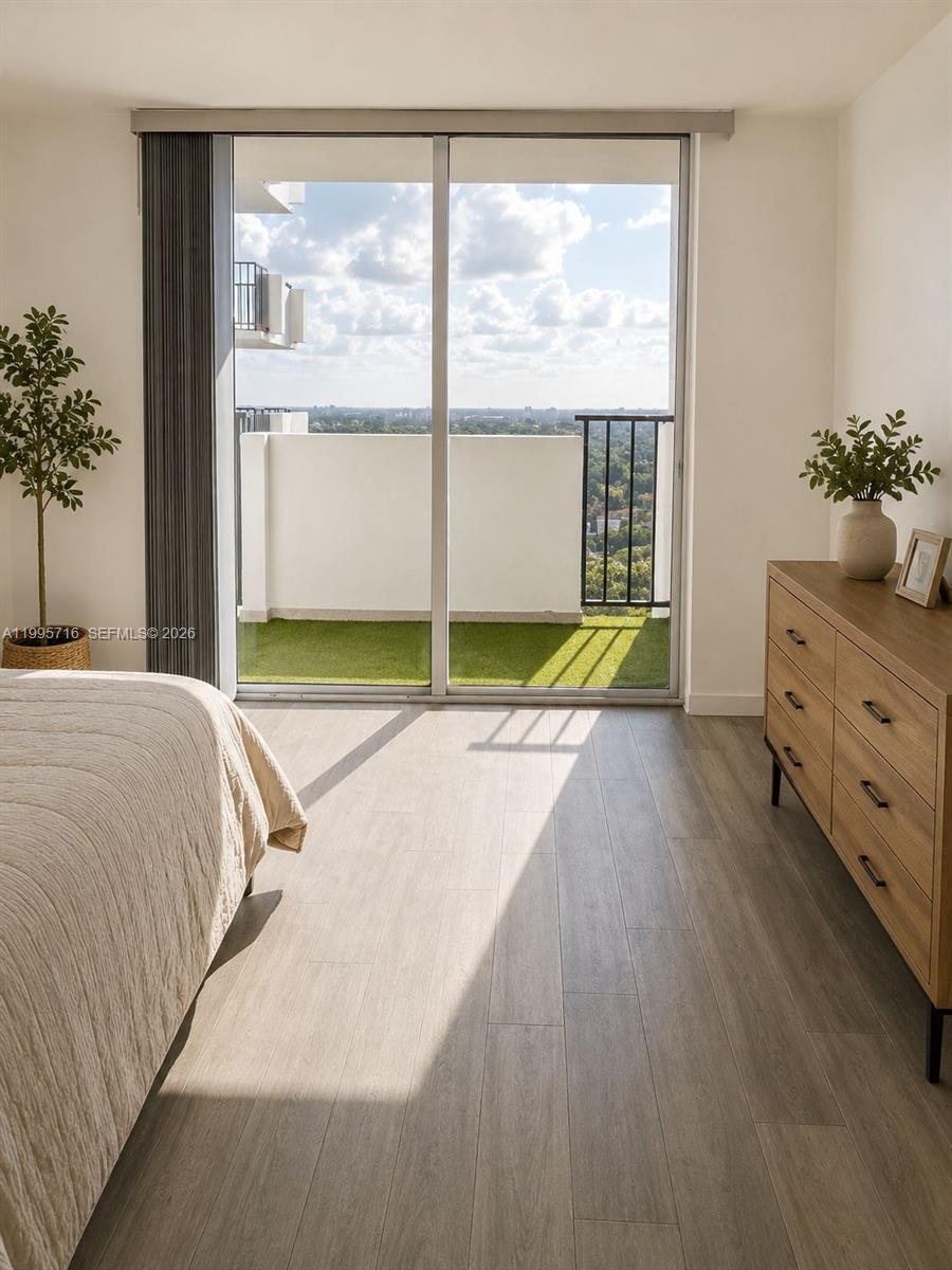 COMMODORE PLAZA CONDO - Residential