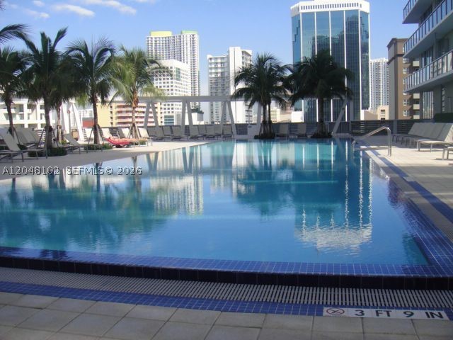 Great opportunity to lease this beautiful furnished unit, fully equipped and tastefully decorated in the highly sought-after Axis building, in the heart of Brickell. Steps away from the best restaurants, cafés, bakeries, and shops. Just minutes from major highways, the airport, Downtown Miami, Brickell City Centre, and the beach.
Available from july 4,2026. Ideal for both domestic and international clients.
Axis offers 24/7 concierge service, swimming pools, a fully equipped gym, steam rooms, a children’s play area, business center, BBQ area, and more. Contact the listing agent for more details.