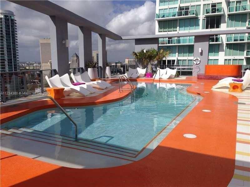 Great very large studio in the heart of Brickell. All amenities tenant will have to pay 6 months upfront to move in property can be rented for 6 months or 1 year
