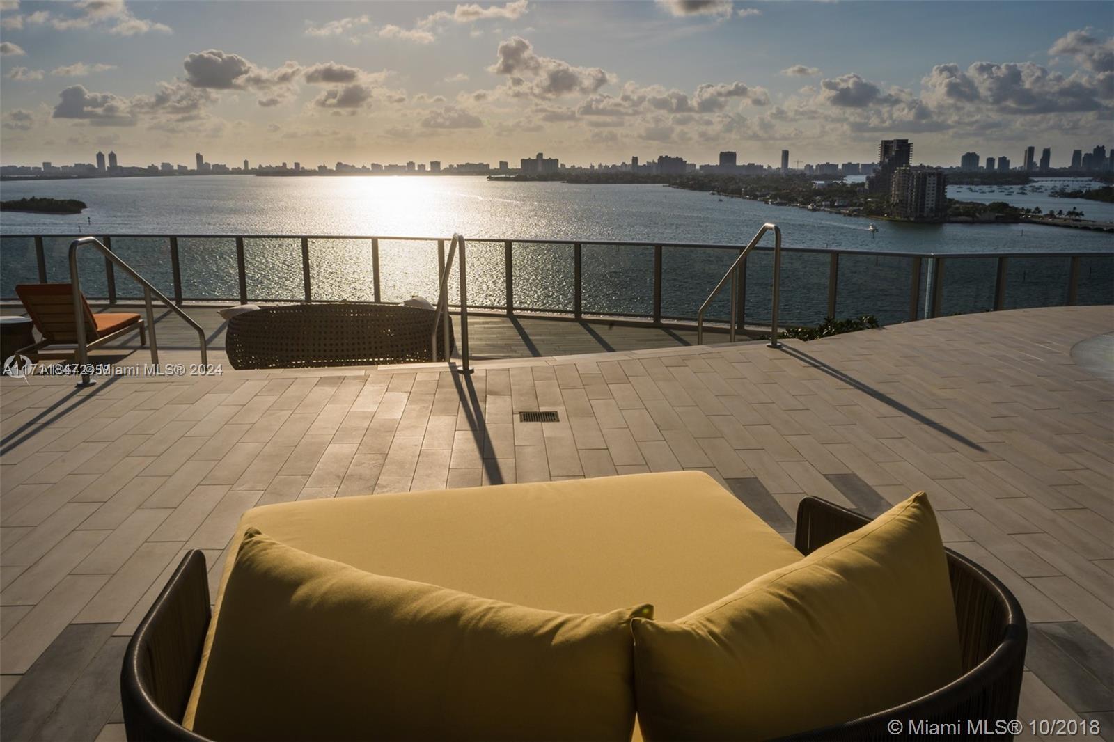 ARIA ON THE BAY CONDO - Residential