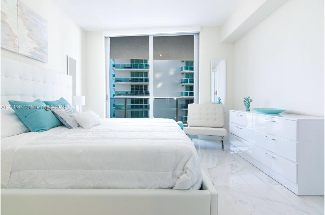 ARIA ON THE BAY CONDO - Residential