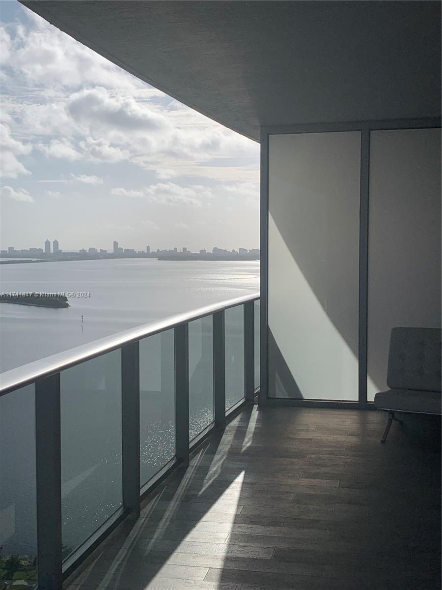 ARIA ON THE BAY CONDO - Residential