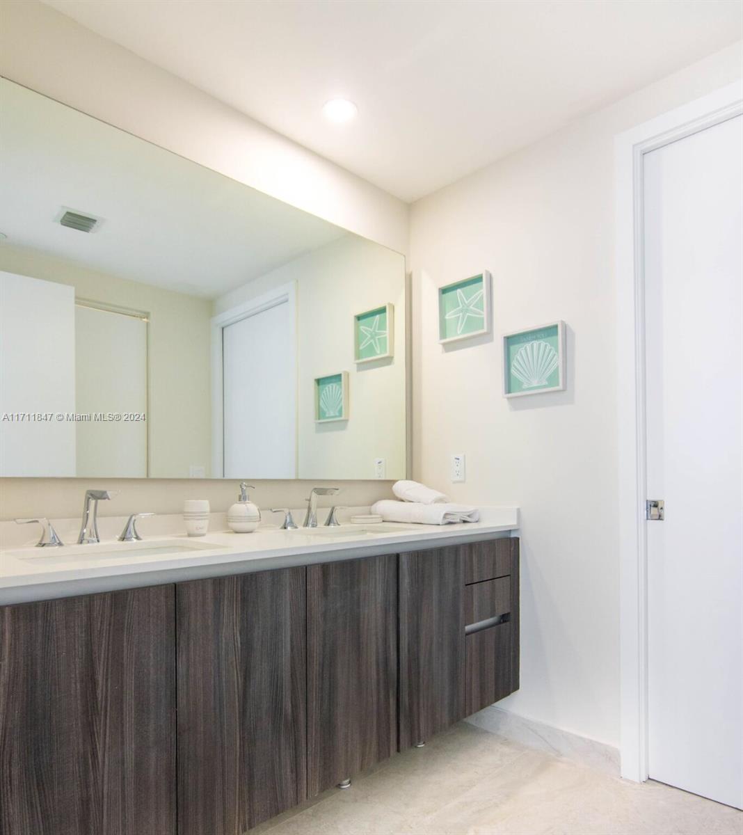 ARIA ON THE BAY CONDO - Residential