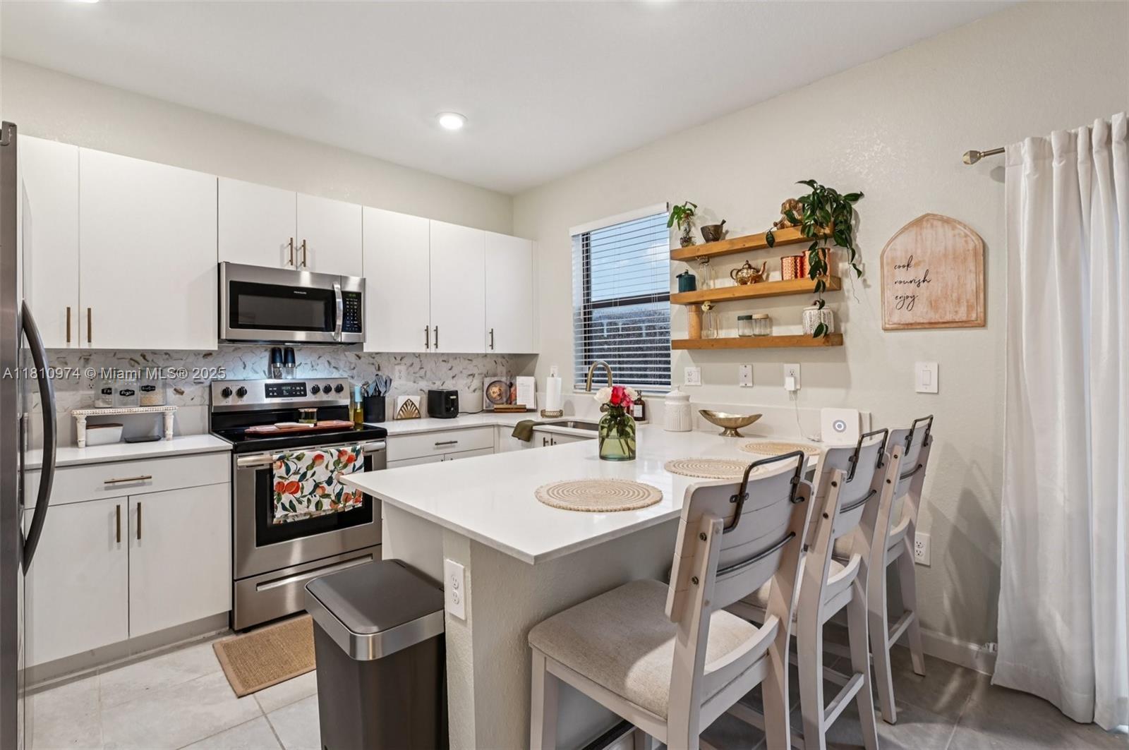 ENCLAVE SOUTH PHASE 2 - Residential