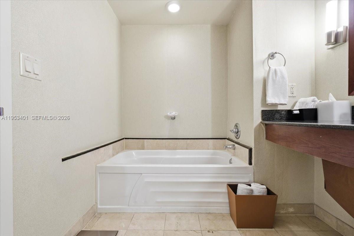 TRUMP INTERNATIONAL SONES - Residential