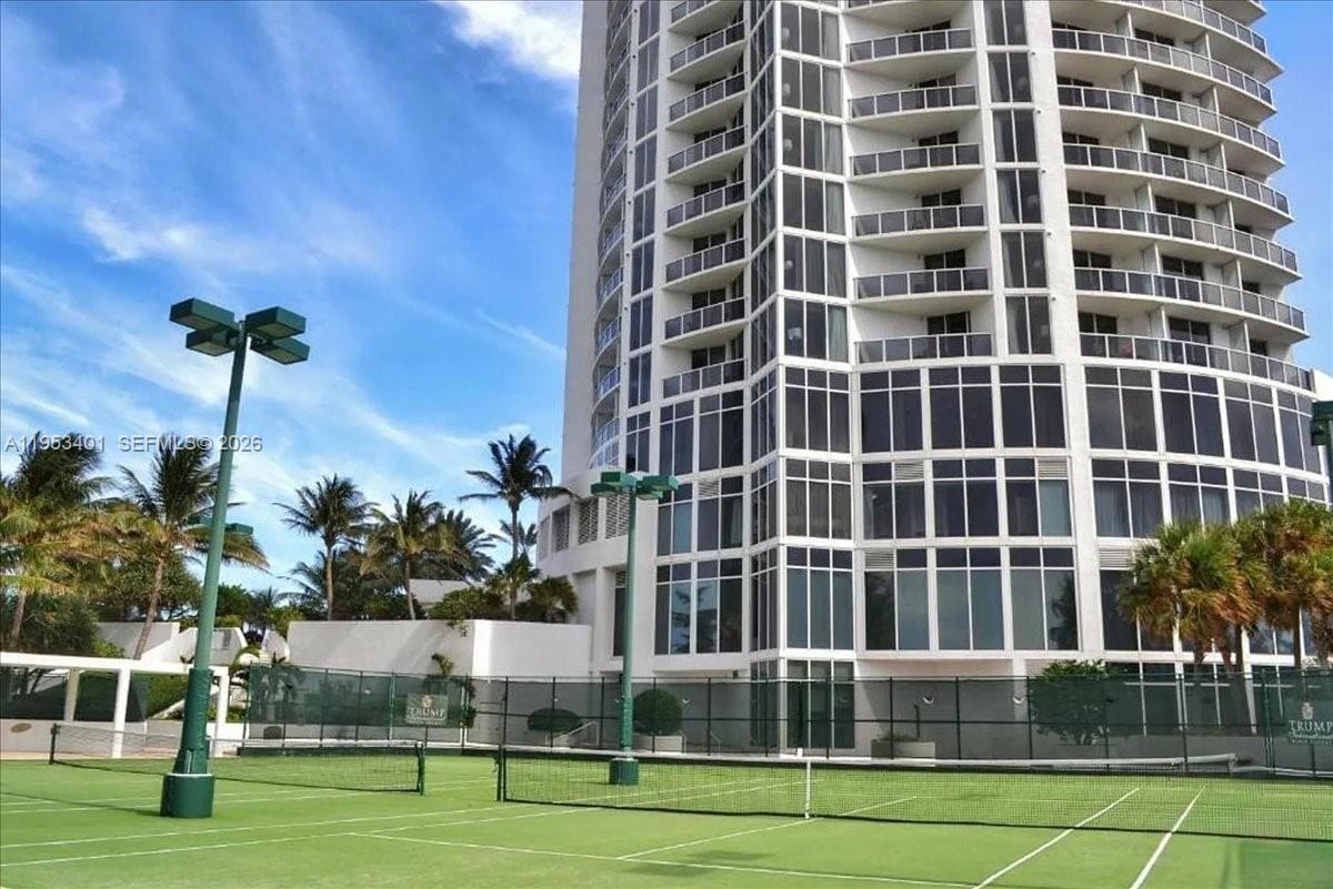 TRUMP INTERNATIONAL SONES - Residential