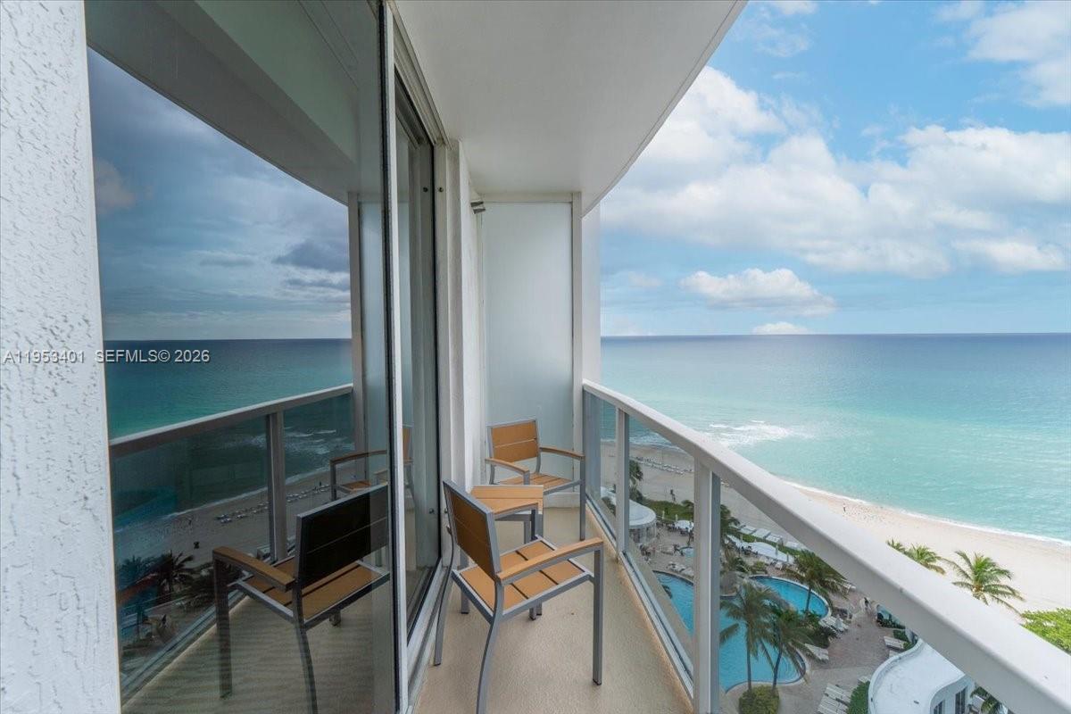 TRUMP INTERNATIONAL SONES - Residential