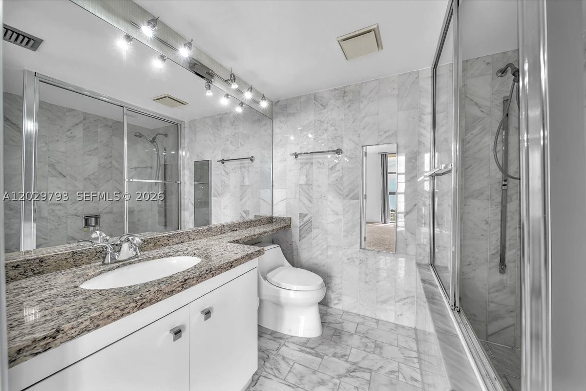 TOWERS OF QUAYSIDE CONDO - Residential Lease