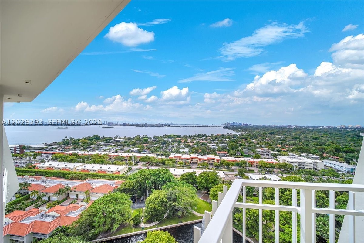 TOWERS OF QUAYSIDE CONDO - Residential Lease