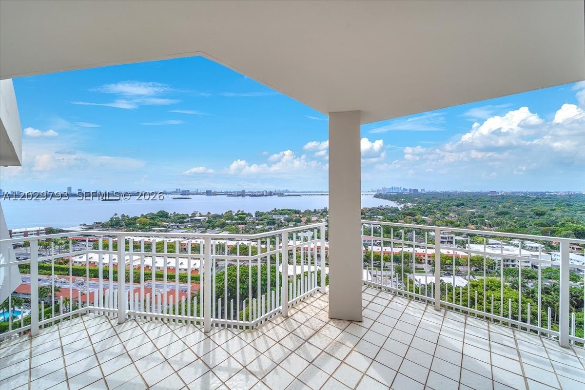 TOWERS OF QUAYSIDE CONDO - Residential Lease
