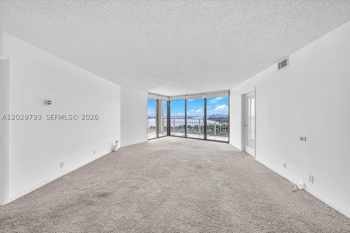 TOWERS OF QUAYSIDE CONDO - Residential Lease