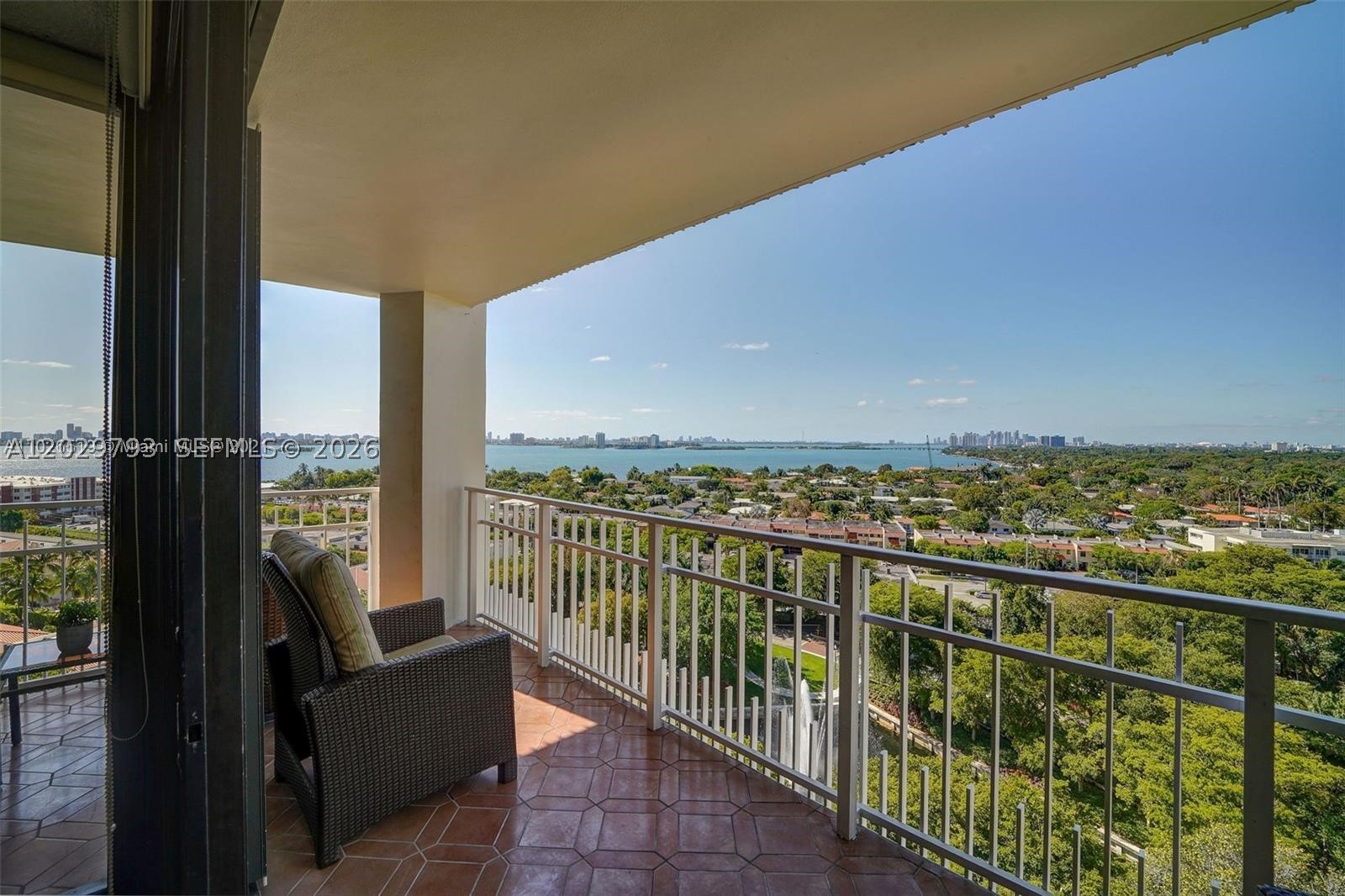 TOWERS OF QUAYSIDE CONDO - Residential Lease