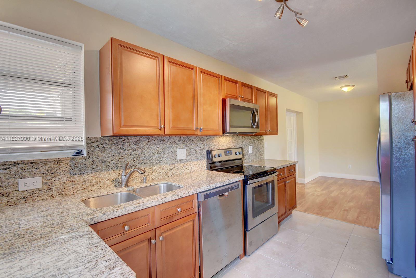 LAKE FOREST SEC 4 - Residential Lease