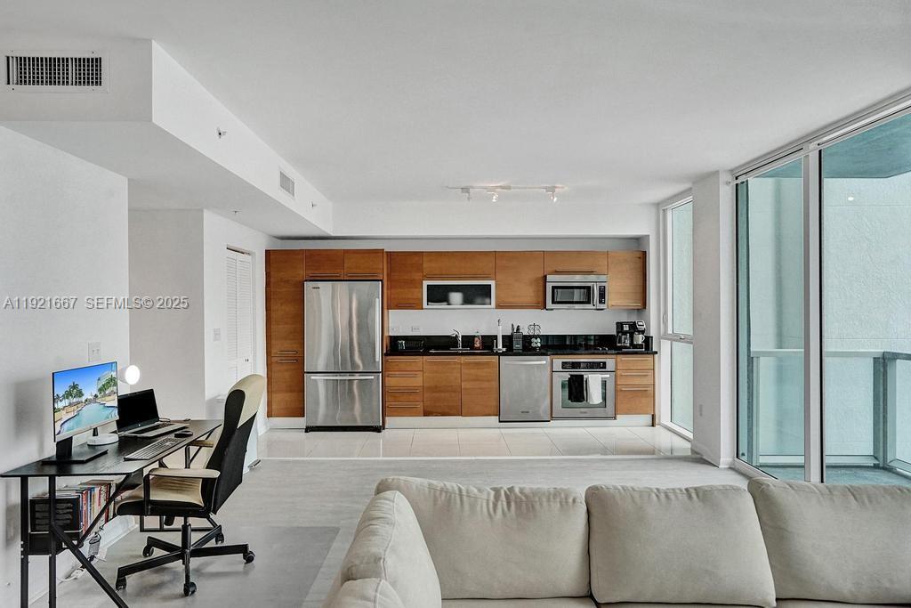 VIZCAYNE NORTH CONDO - Residential Lease
