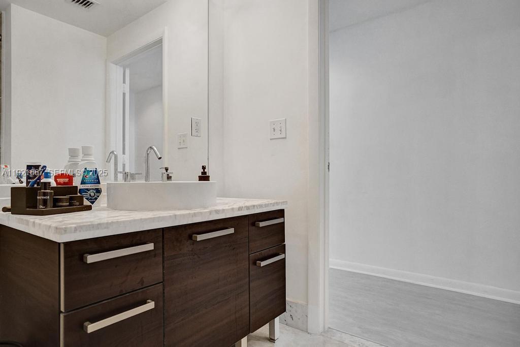 VIZCAYNE NORTH CONDO - Residential Lease