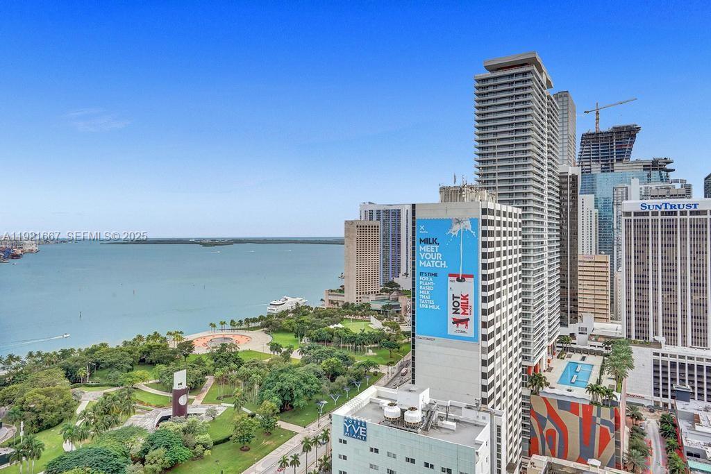 VIZCAYNE NORTH CONDO - Residential Lease