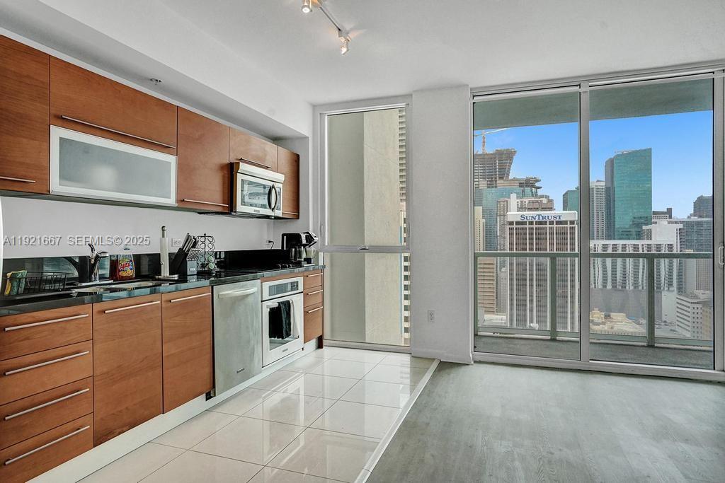VIZCAYNE NORTH CONDO - Residential Lease