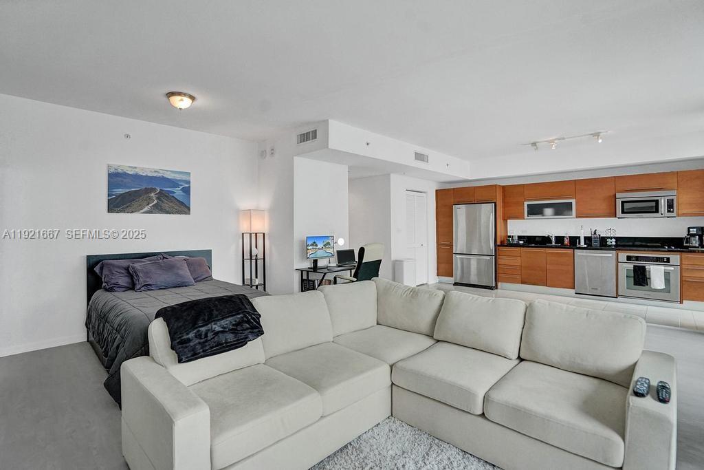 VIZCAYNE NORTH CONDO - Residential Lease