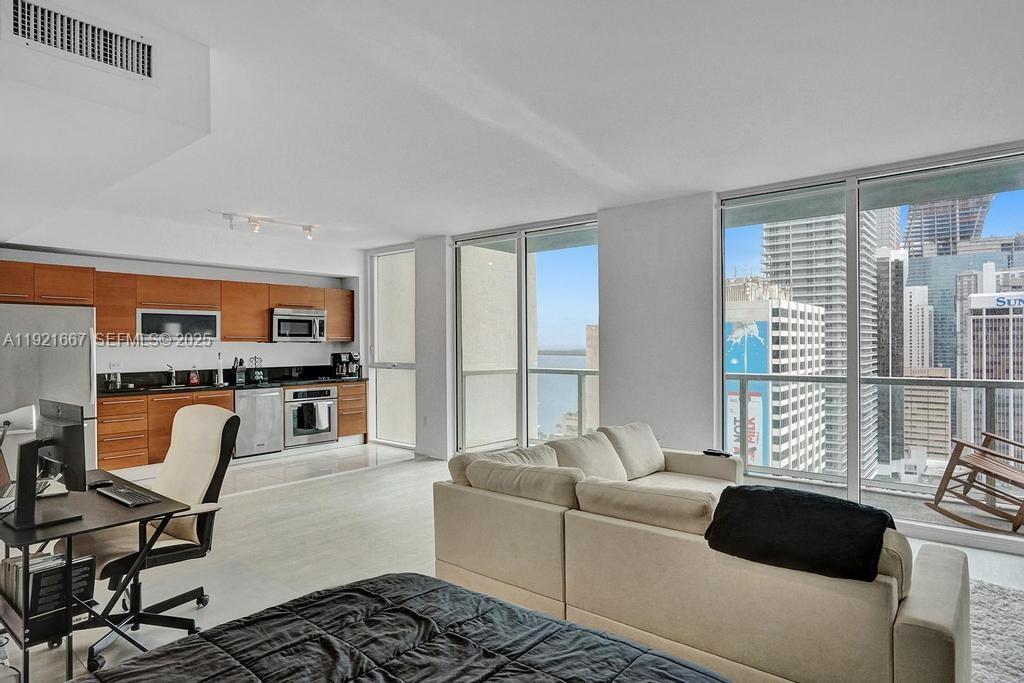 VIZCAYNE NORTH CONDO - Residential Lease