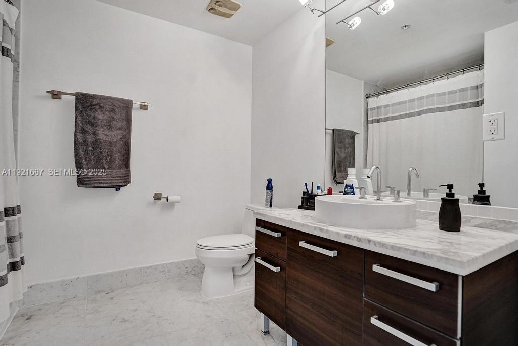 VIZCAYNE NORTH CONDO - Residential Lease