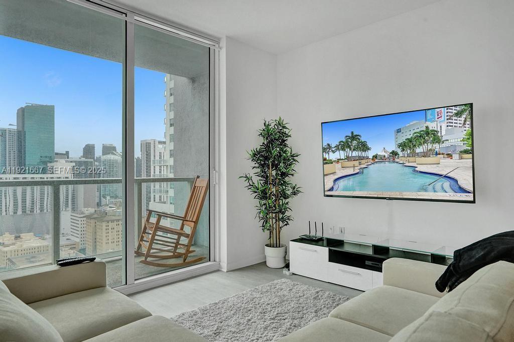 VIZCAYNE NORTH CONDO - Residential Lease