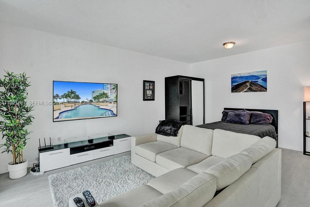 VIZCAYNE NORTH CONDO - Residential Lease