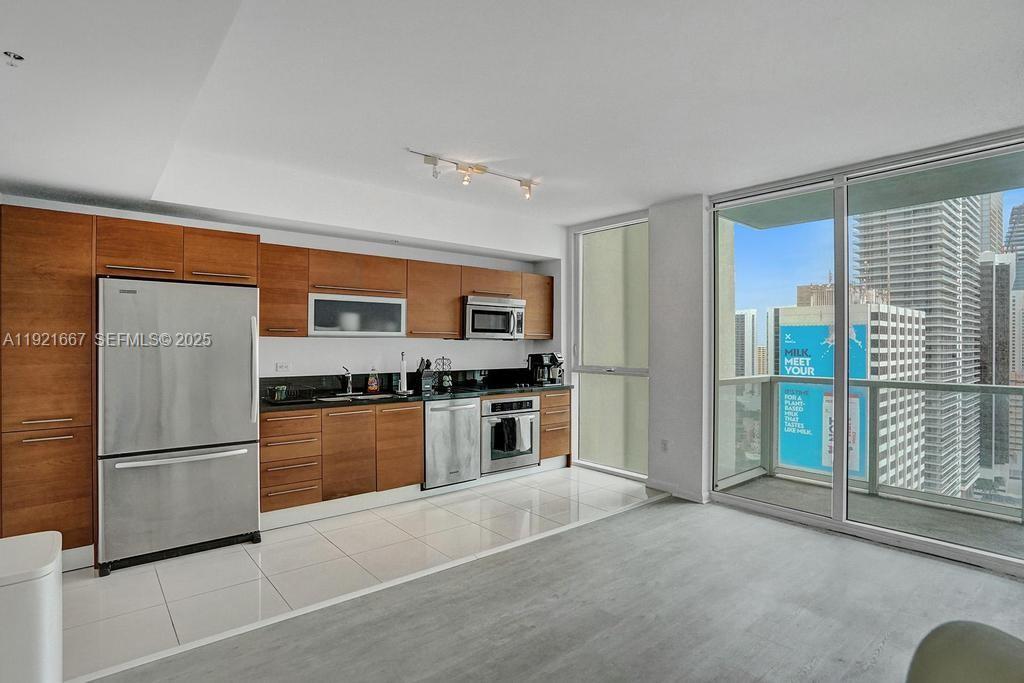 VIZCAYNE NORTH CONDO - Residential Lease