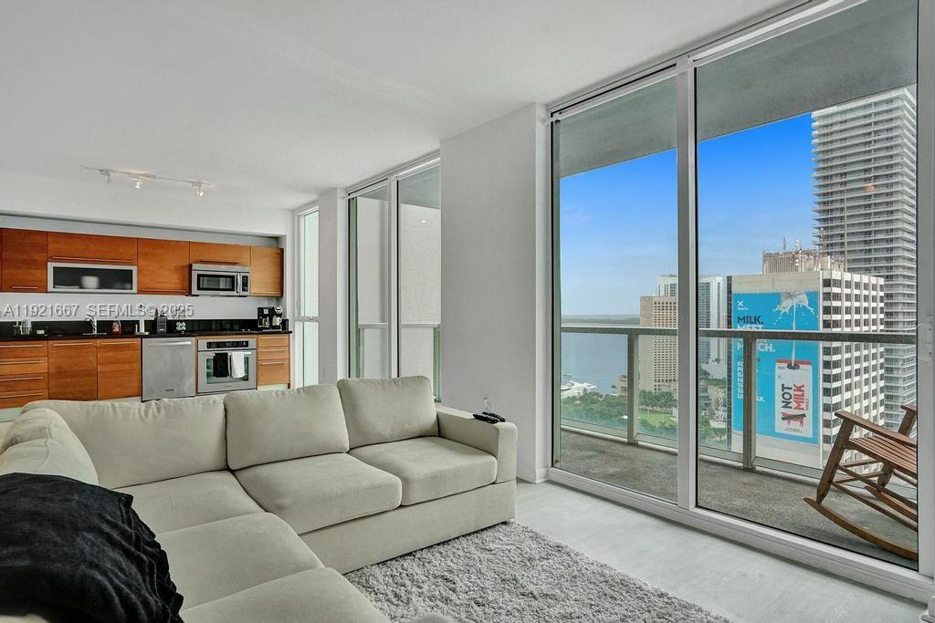 Luxury Condo at Vizcayne North Tower! WATER & EXPANSIVE DOWNTOWN VIEWS. This stunning unit offers a modern open kitchen, stainless steel appliances, washer/dryer in-unit, oversized balcony overlooking views of the bay and downtown Miami. Resort style living. The building offers a state of the art amenity deck with 4 pools, hot tub, bar, spa/sauna, business center, billiards room, massive fitness center, and more. Located by Miami Heat AAA Arena, Bayfront Park, WholeFoods, Top Rated Restaurants, Cafes and Entertainment, and just minutes to Brickell and the Beach.
