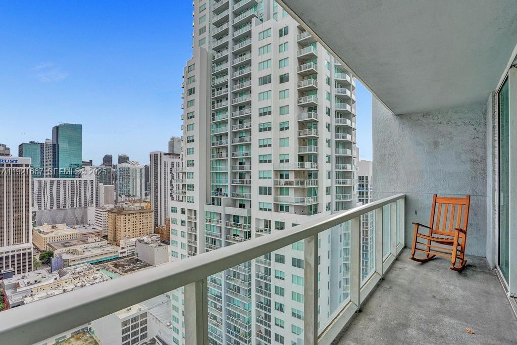 VIZCAYNE NORTH CONDO - Residential Lease