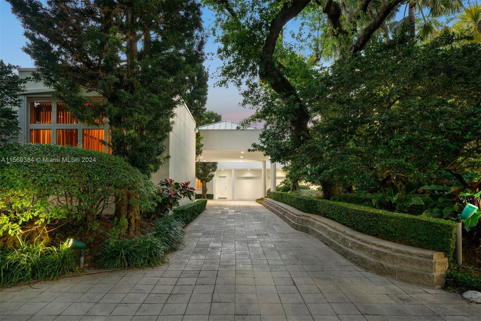 Nestled within the exclusive guard-gated Oak Hammock community, this sprawling 7-bed/5.5-bath estate boasts the largest lot in the neighborhood, spanning 33,786 SF. Enjoy the utmost privacy & serenity with lush landscaping, & stunning courtyard views of the pool & garden. The spacious interior has a vaulted ceiling, formal living & dining rooms, bar, & family room. Chef's kitchen with top-of-the-line appliances & granite countertops. Oversized principal bedroom with library & spacious sitting area & a luxurious en-suite bathroom. Additional highlights: large pool, full-home generator, 3-car garage, & access to community amenities such as 24/7 gated/guarded community, tennis & basketball court. Centrally located east of I-95 & close to top rated schools, Aventura Mall & houses of worship.