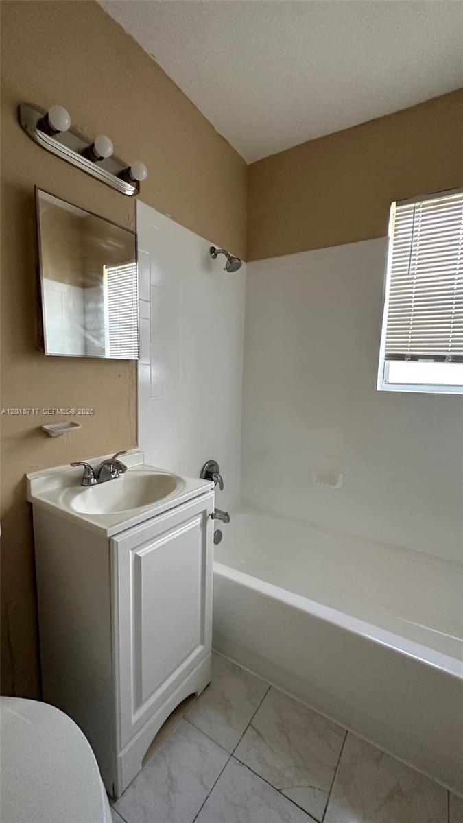 LAUDERDALE MANORS AMD PLA - Residential Lease