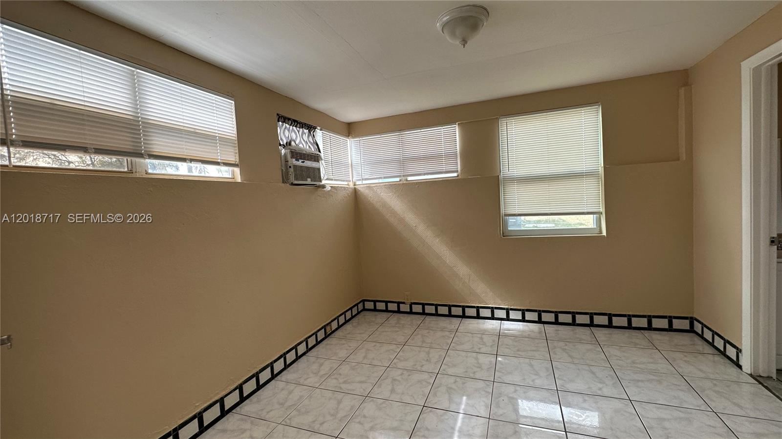 LAUDERDALE MANORS AMD PLA - Residential Lease