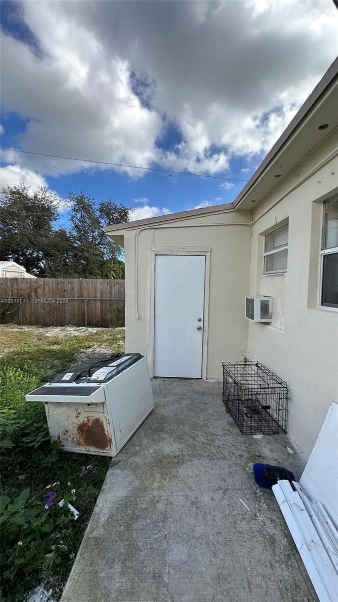 LAUDERDALE MANORS AMD PLA - Residential Lease