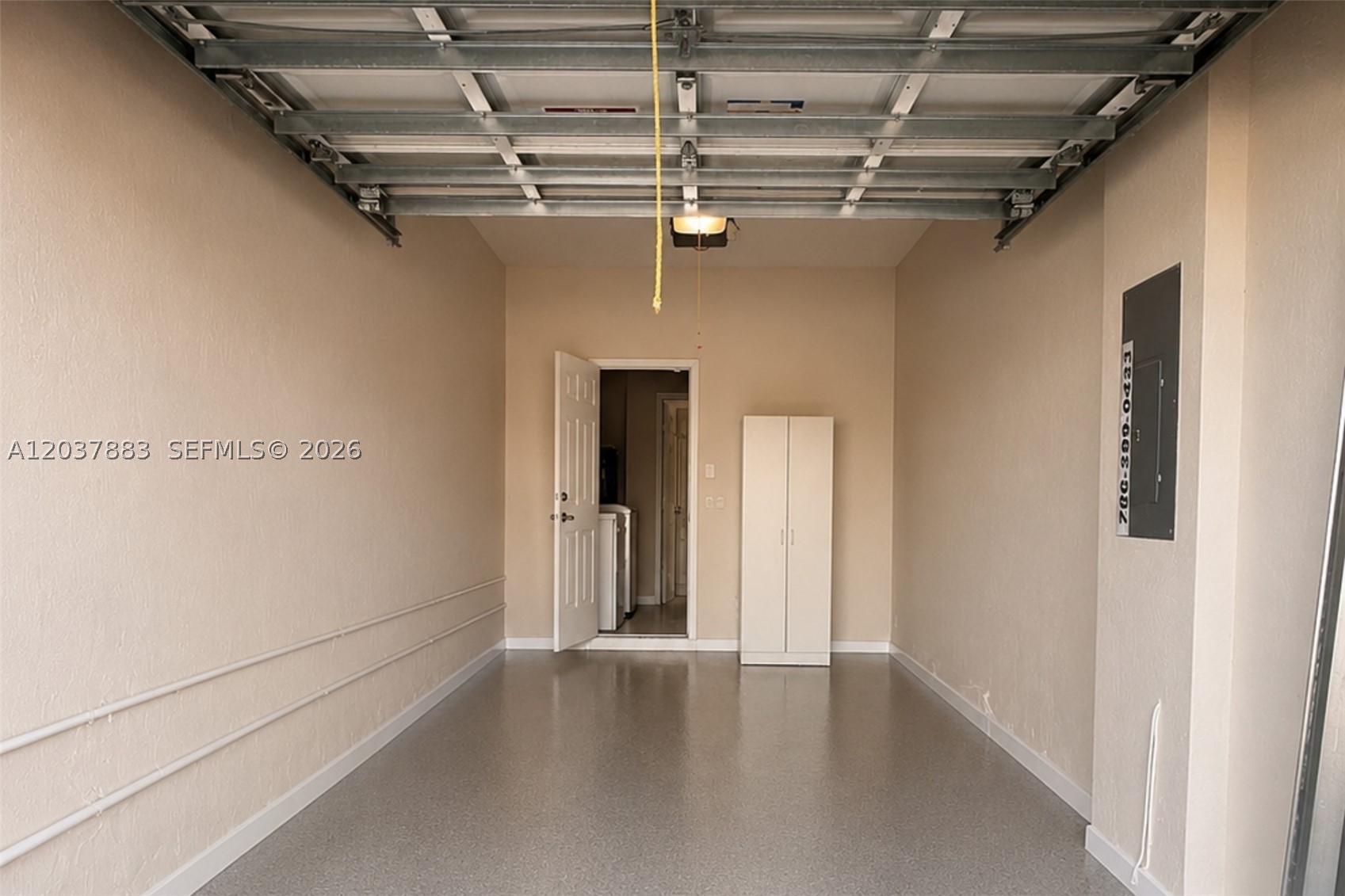 AB AT TAMIAMI TRAIL PHASE - Residential Lease
