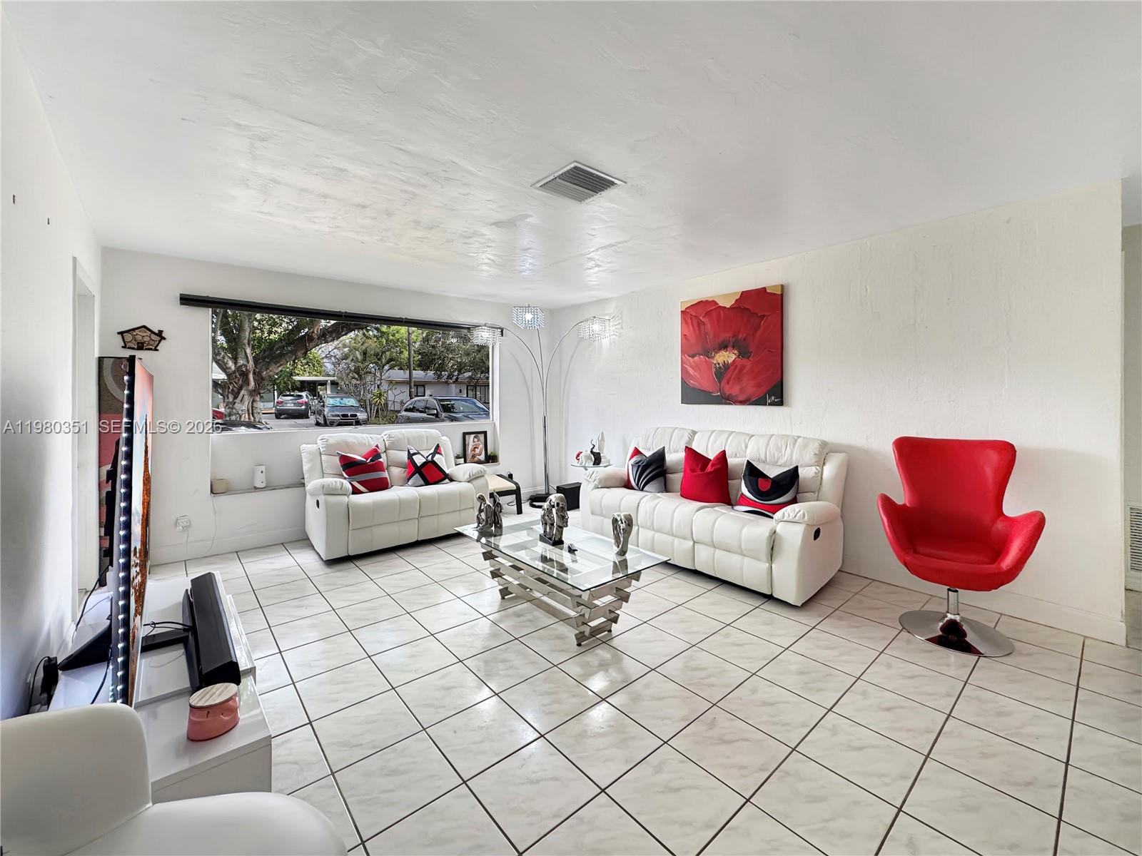 SILVER LAKE - Residential