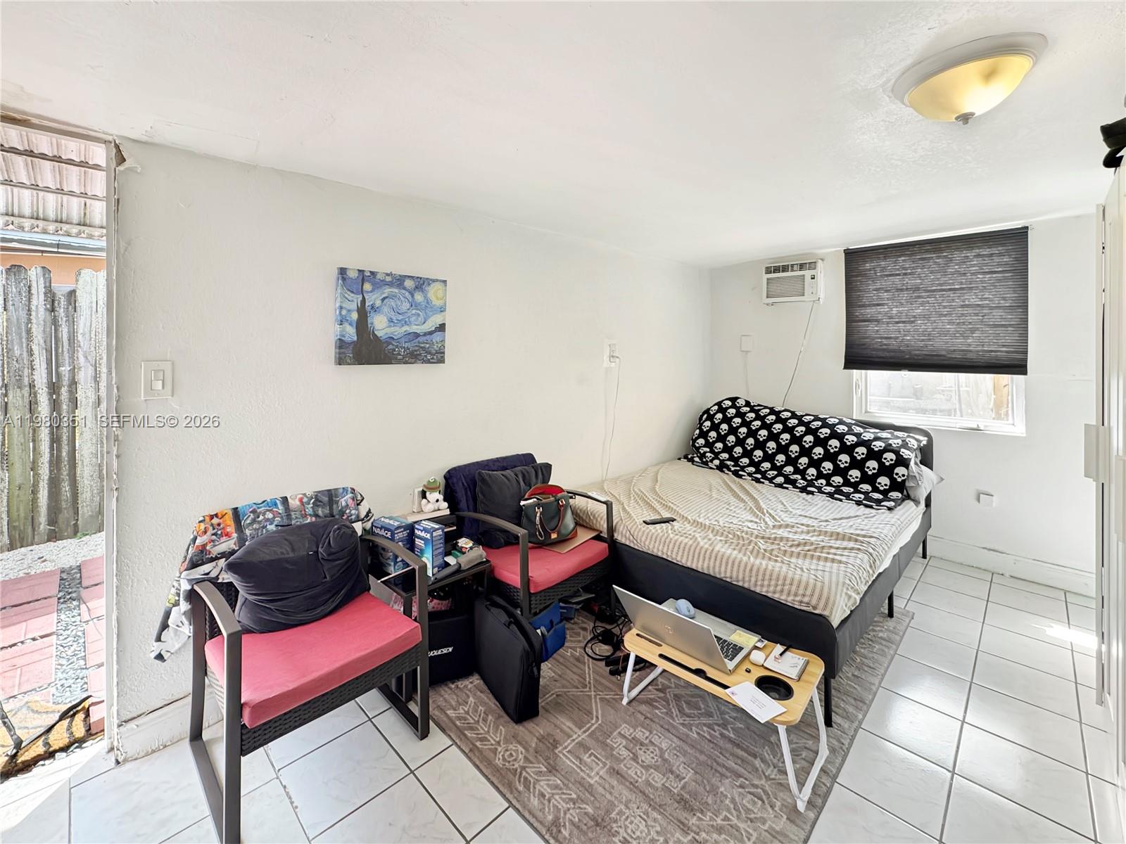 SILVER LAKE - Residential