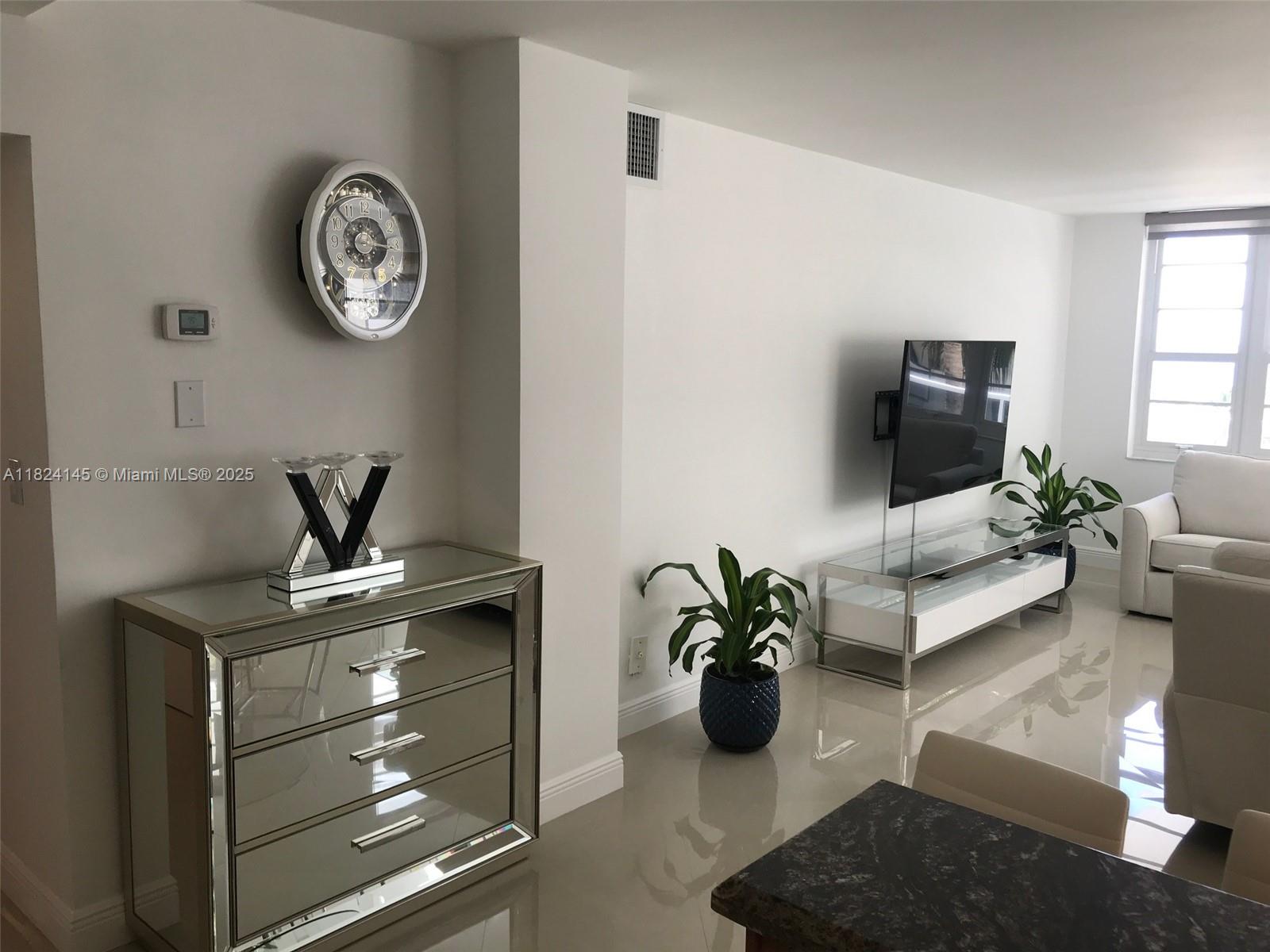THE DECOPLAGE CONDO - Residential