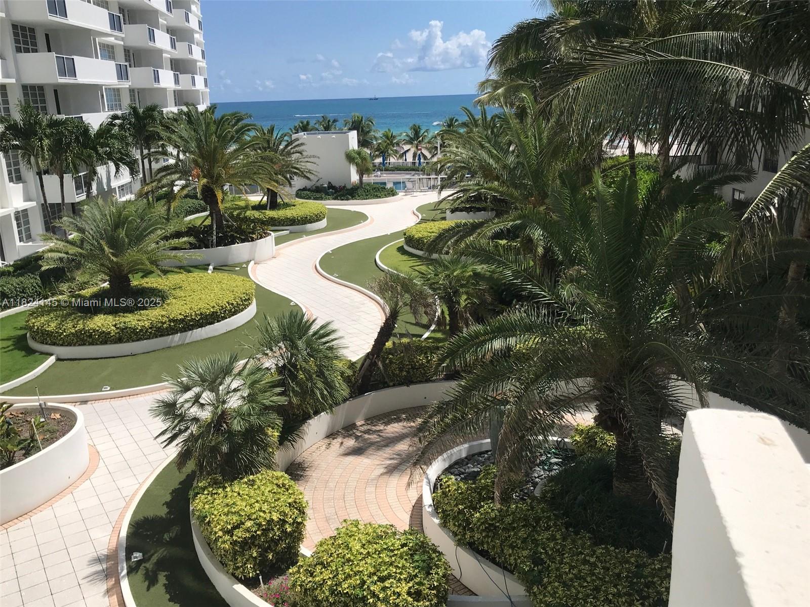 THE DECOPLAGE CONDO - Residential