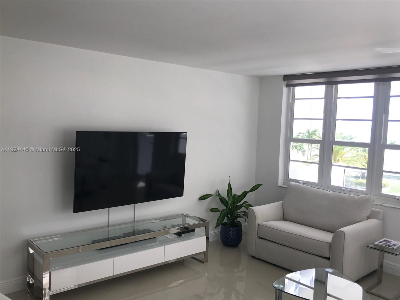 THE DECOPLAGE CONDO - Residential